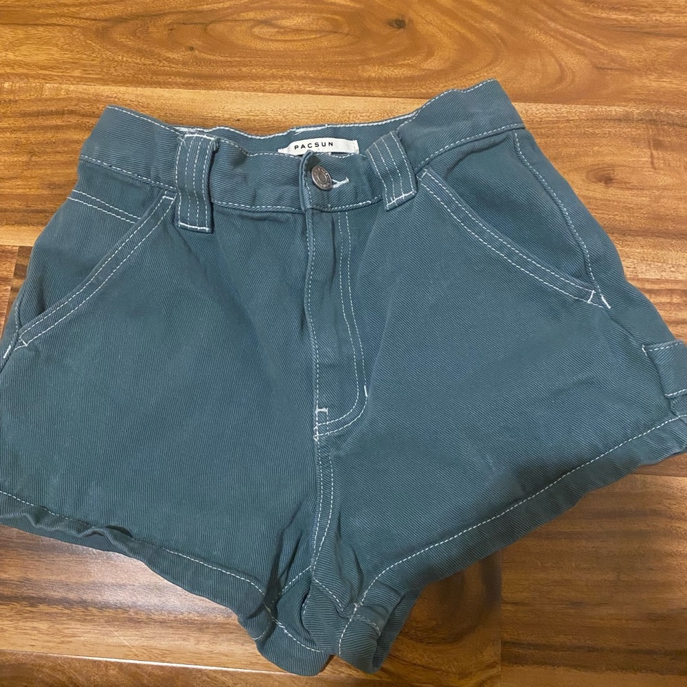 Cute pacsun cargo shorts!💙💙